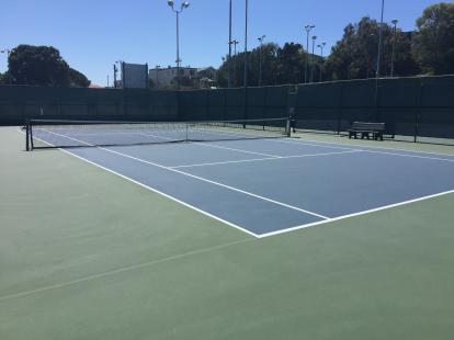 Multiple tennis courts at Live Oak Manhattan Beach 
