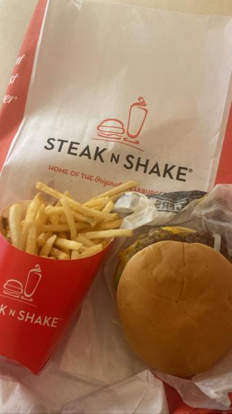 Steak ’n Shake Signature at Fort Lauderdale Airport Double Cheese burger and fries $5.66