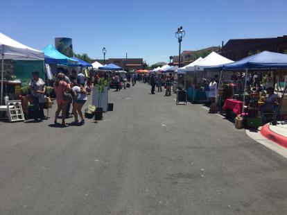 Upper Valley Farmerâ€™s Market on a Sunday around noon
