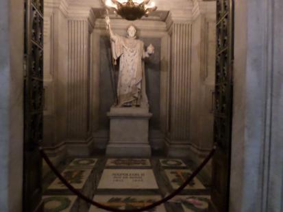 A statue of Napoleon inside his tomb declaring him the King of Rome. The tomb is within wa