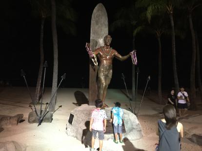 OpenNote: A statue of a surfing legend at beach in Waikiki Hawaii