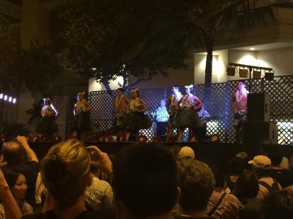 Hula dancers at the street festival in Waikiki 