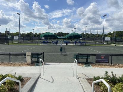 Palm Beach Gardens Tennis Center 20 had-tru tennis courts $12 daily rate non-resident