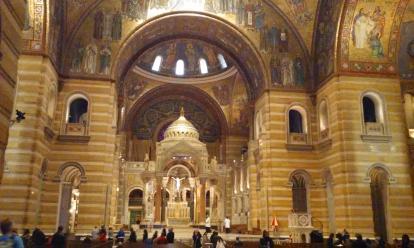 Cathedral Basilica of Saint Louis. Sunday Mass at noon and five pm.