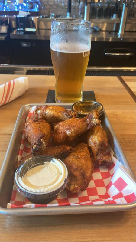 Myron Mixonâ€™s Pitmaster Barbeque $1 wings during happy hour #food 2021