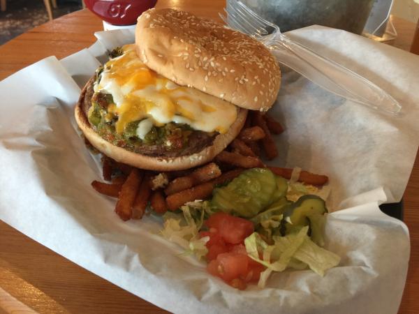 Spotted dog green chile cheeseburger $8 Las Cruces #food excellent burger and beer