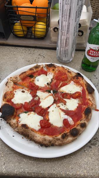 Profumata pizza 
tomato, garlic, basil, fresh mozzarella
$17 at Seaspice