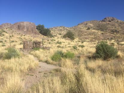 Abandoned cabin Soledad Canyon hiking trail