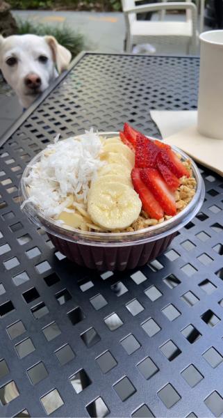 AÃ§aÃ­ bowl with bananas and strawberries at Green Life #food
