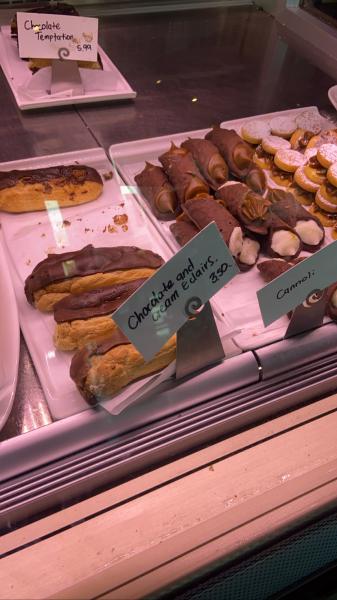 Graziano’s Chocolate and cream eclair $3.50 Cannoli $1.99 #food . Excellent eclairs. 202