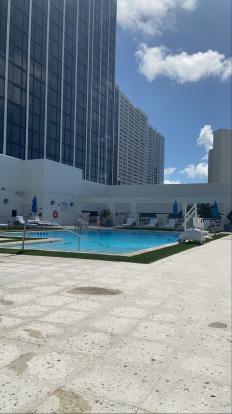 Hilton Downtown Miami Pool 2020