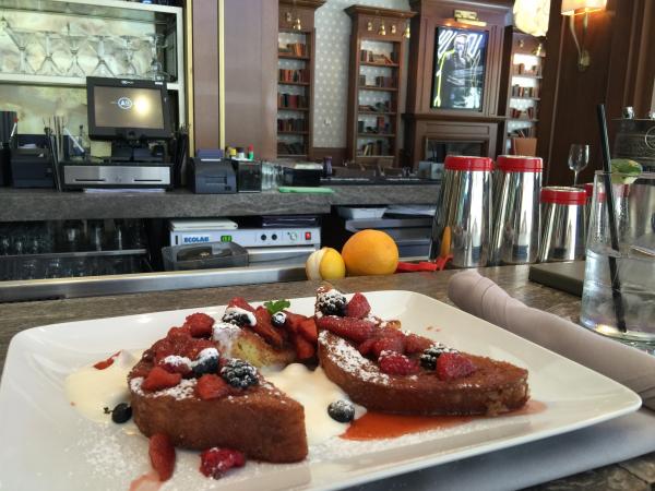 French toast at Anson 11. Crispy served with Chantilly cream and fresh berries. #food $10 