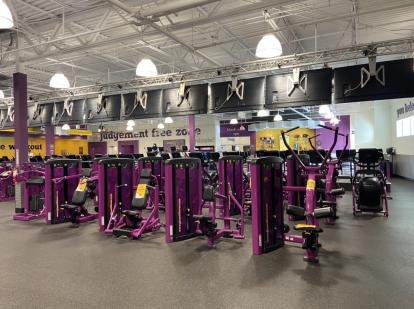 Planet Fitness Miami, good amount of parking spaces. 2020